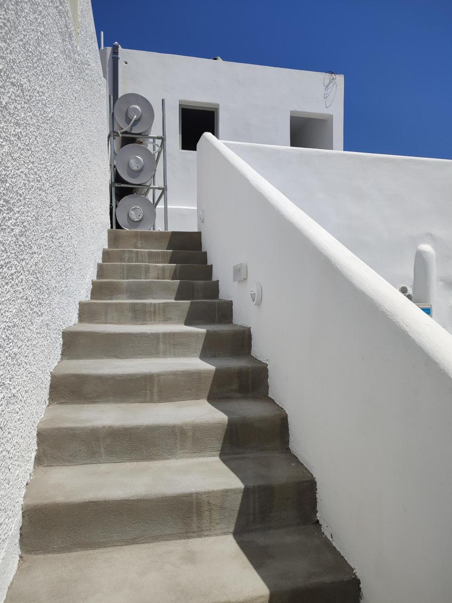Central Santorini Serenity Rooms Fira  Exterior photo