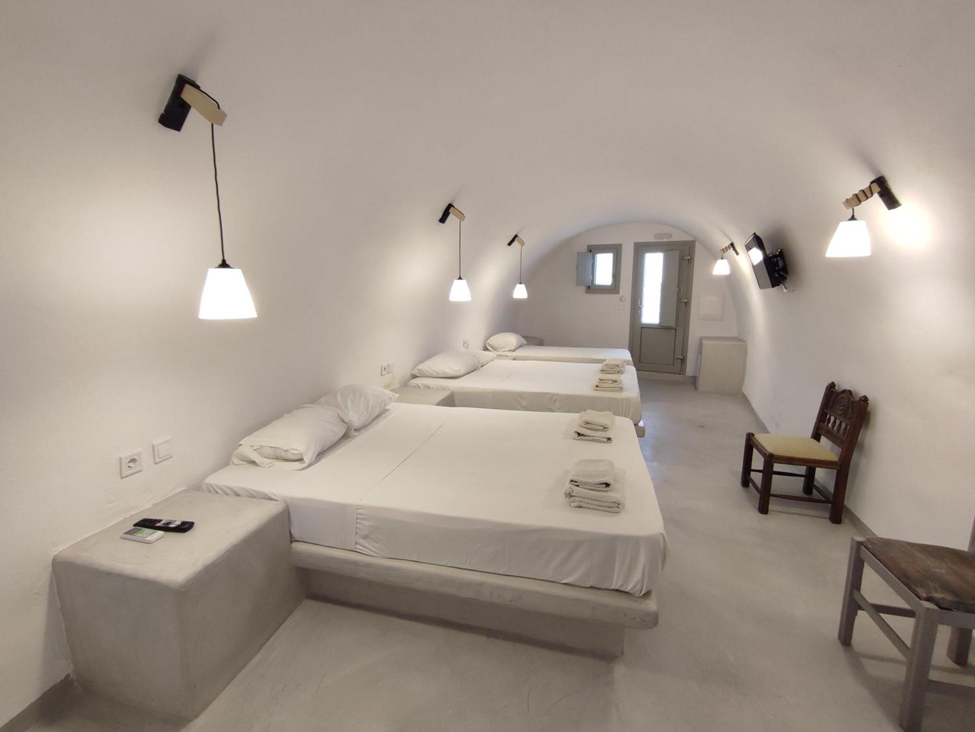 Central Santorini Serenity Rooms Fira  Exterior photo