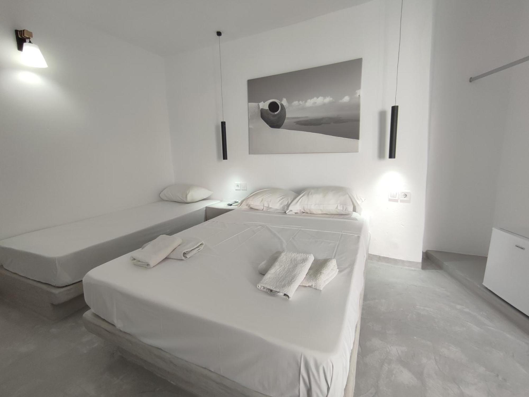 Central Santorini Serenity Rooms Fira  Exterior photo