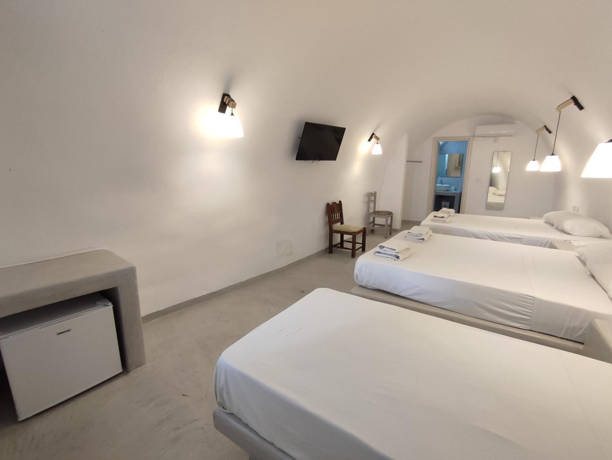 Central Santorini Serenity Rooms Fira  Exterior photo
