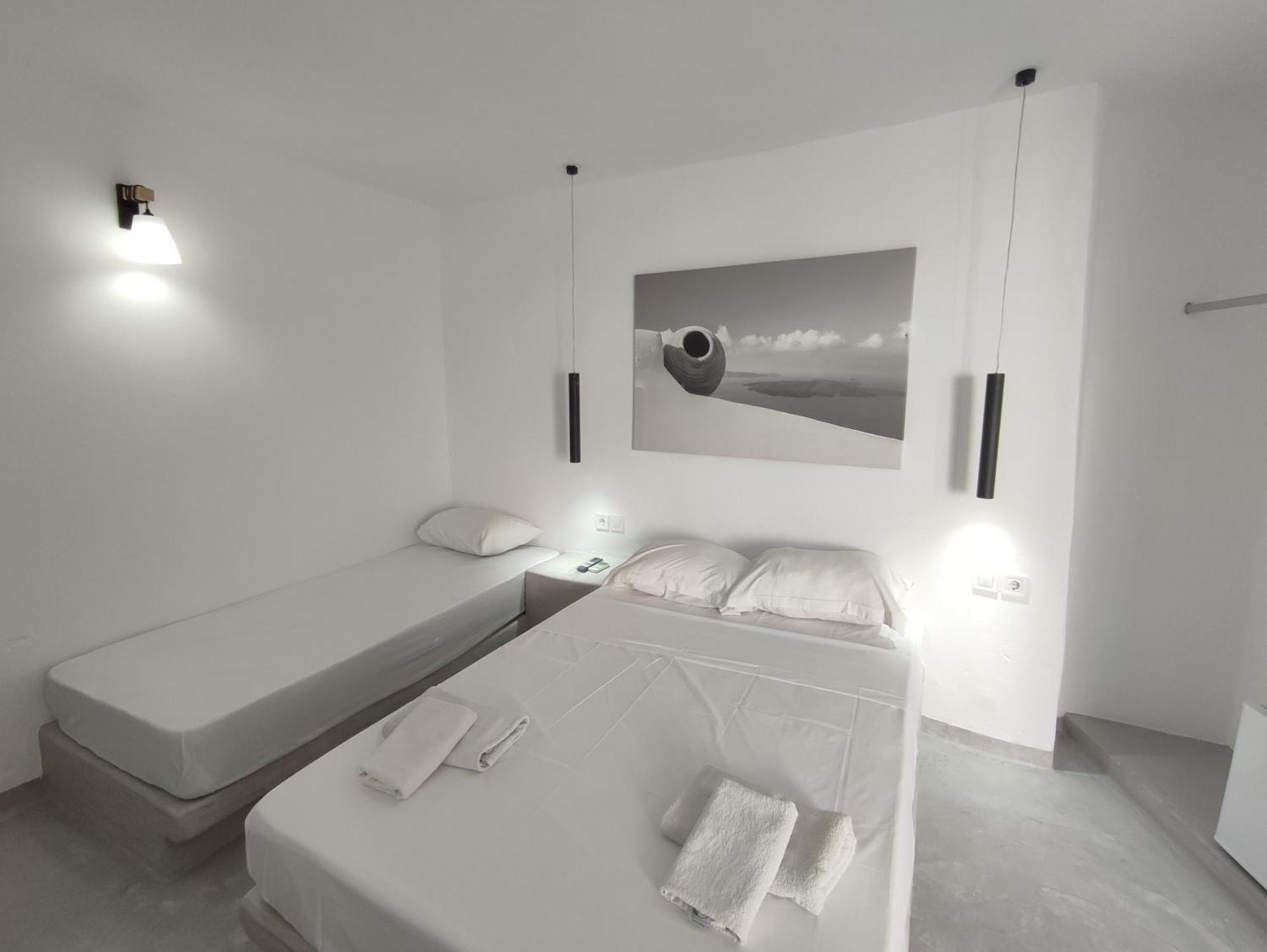 Central Santorini Serenity Rooms Fira  Exterior photo
