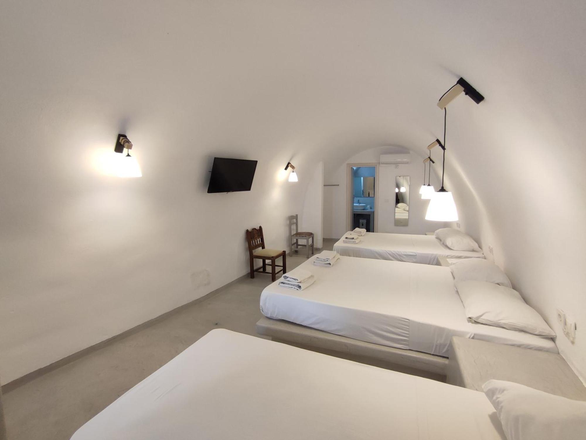 Central Santorini Serenity Rooms Fira  Exterior photo