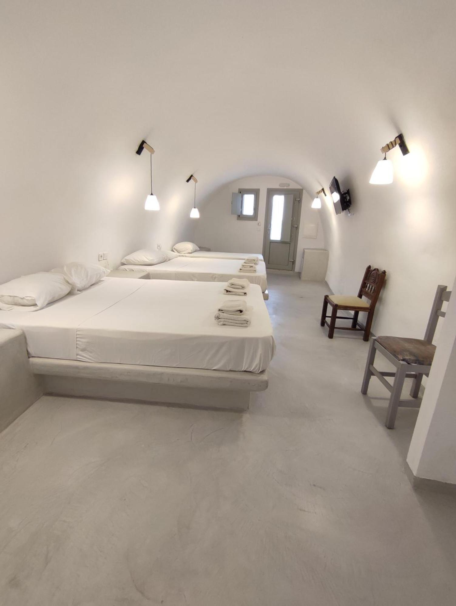 Central Santorini Serenity Rooms Fira  Exterior photo