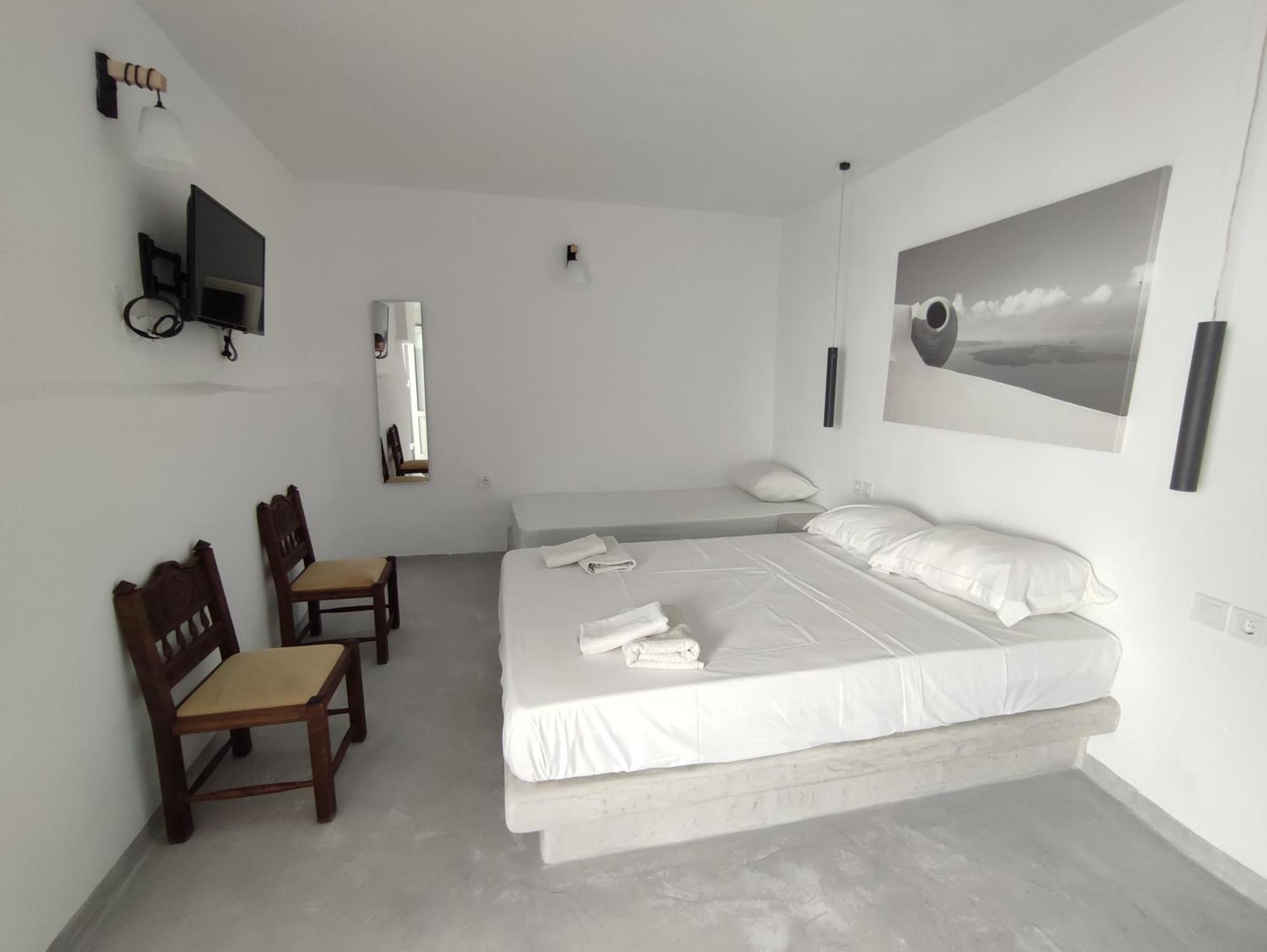 Central Santorini Serenity Rooms Fira  Exterior photo