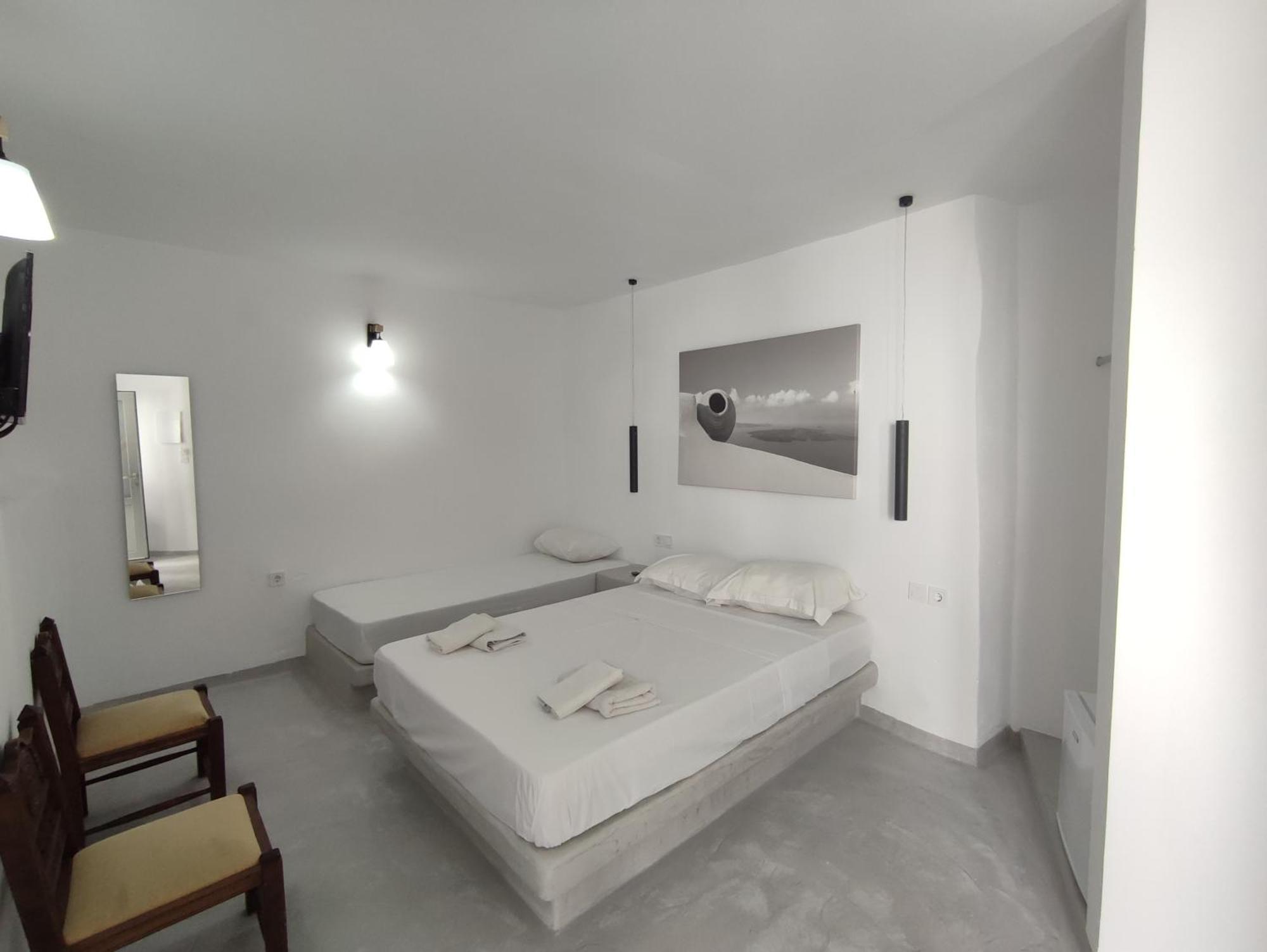 Central Santorini Serenity Rooms Fira  Exterior photo